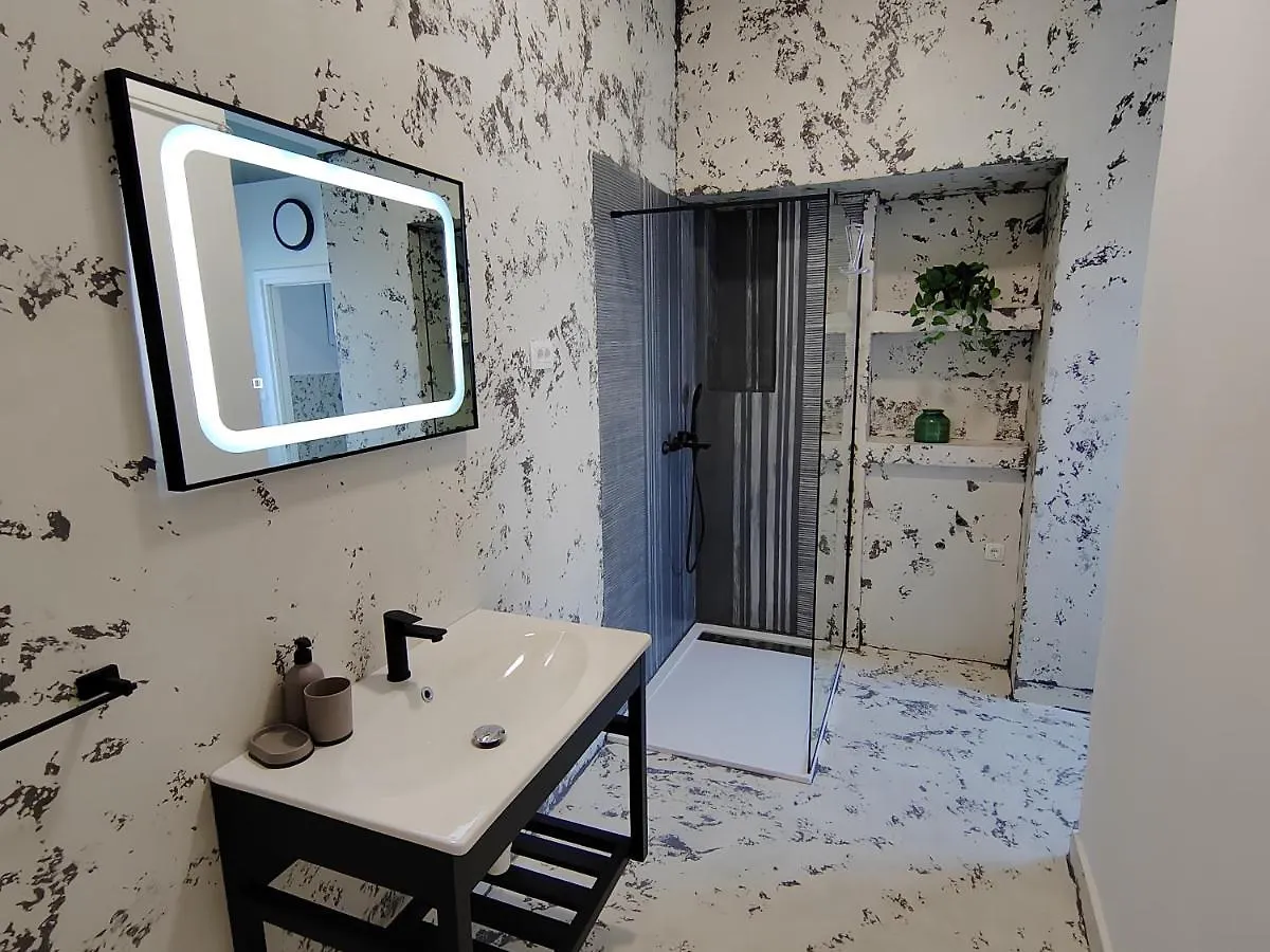 Town Square Apartment ザダル